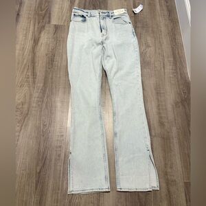 Abercrombie & Fitch Light Wash Ultra High Rise Slim Straight Jeans. Size 27